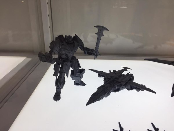 VOYAGER STARSCREAM COMBINER FEET   Photos From Prototype Display At HasCon 2017 Show Power Of The Primes Feature  (4 of 28)